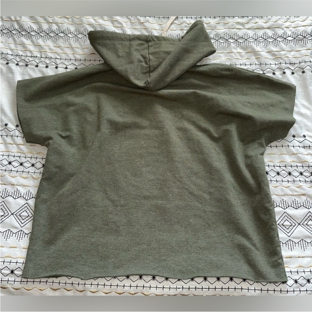 Wisconsin Badgers Cropped Tri-Blend Short Sleeve Hoodie - Picture 4 of 4